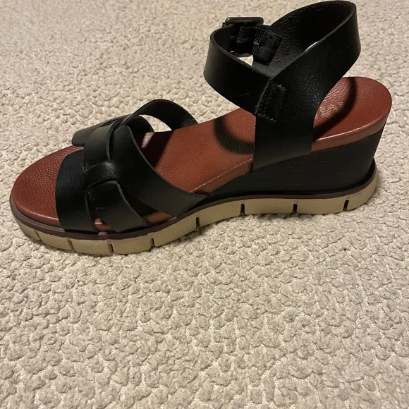 Size 7 - MIA Black Comfortable Sandals - Picture 2 of 3
